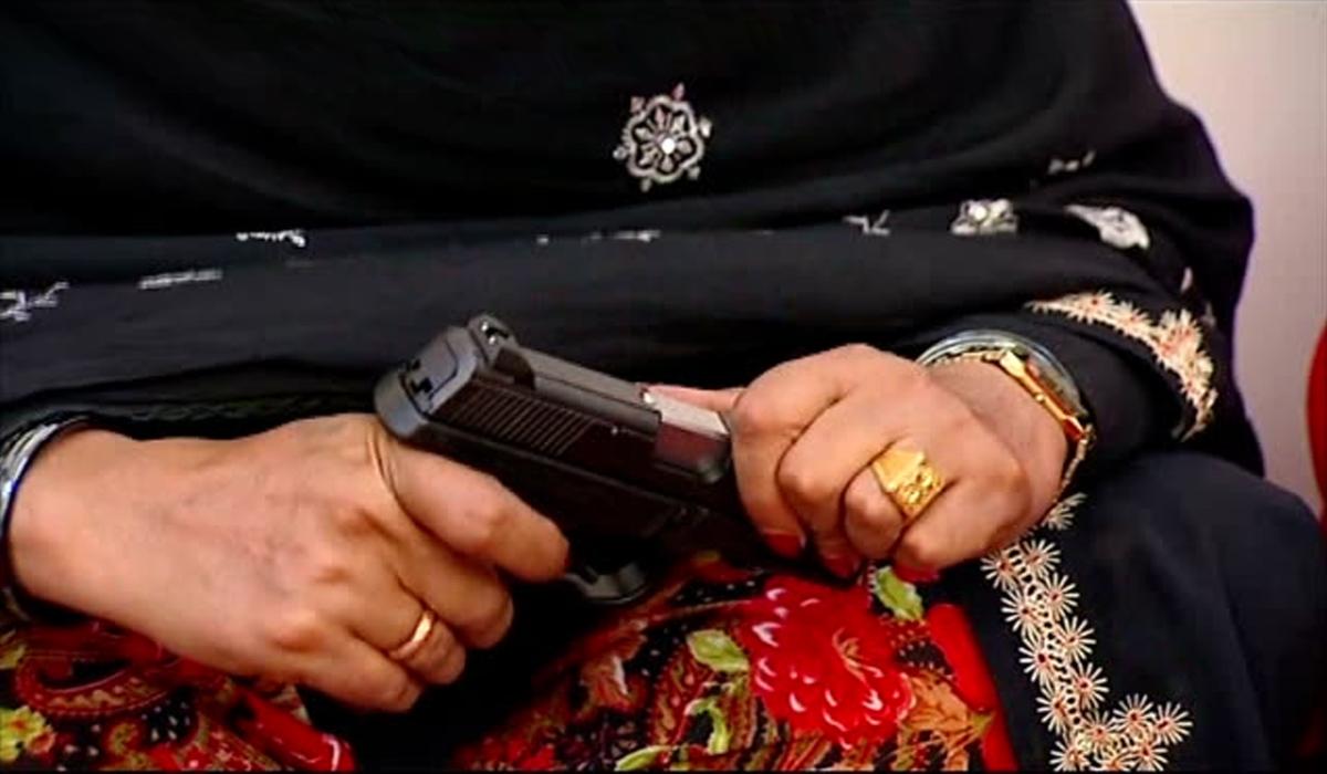 woman in swat shoots lover