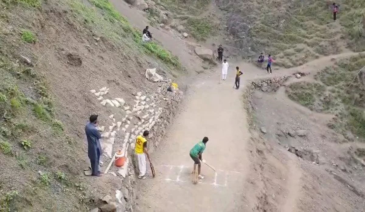abbottabad kids play in mountains